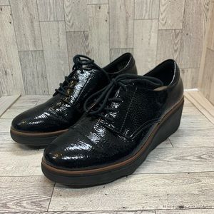 Clarks Shaylin Lace Up Black Patent Leather EUC